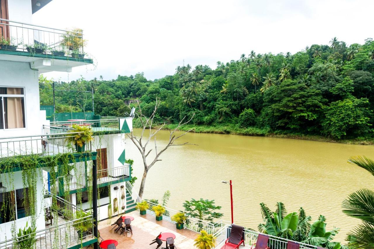 Kandy Riverside Villa Экстерьер фото